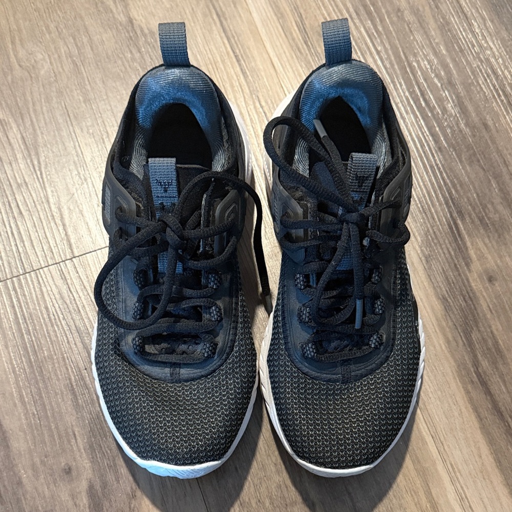 project rock 5 sneakers size 6.5